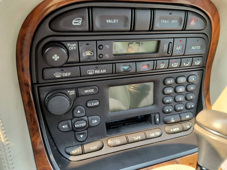 2002 Jaguar X308 XJ - Image 16 of 24