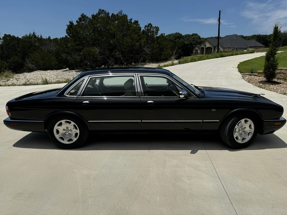2002 Jaguar X308 XJ - Image 2 of 31