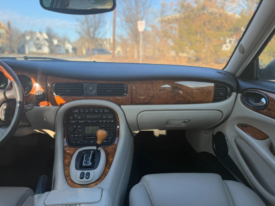 2002 Jaguar X308 XJR - Image 12 of 21