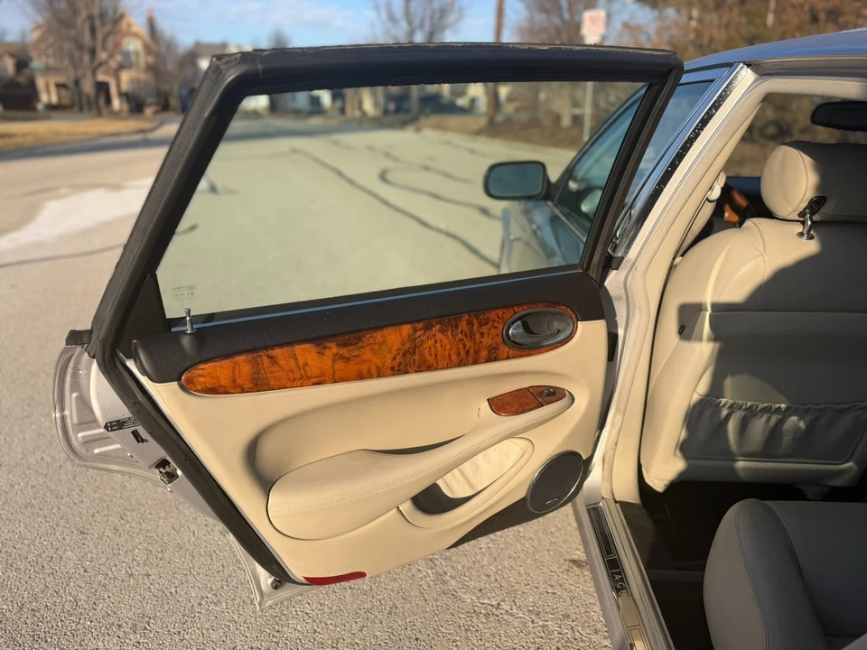 2002 Jaguar X308 XJR - Image 14 of 21