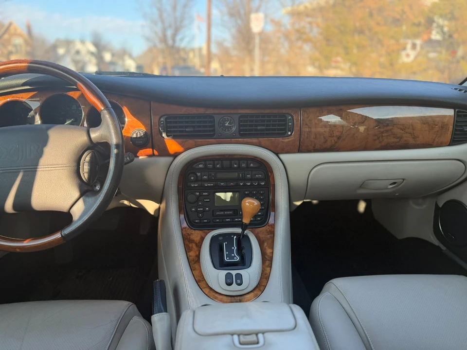2002 Jaguar X308 XJR - Image 11 of 21