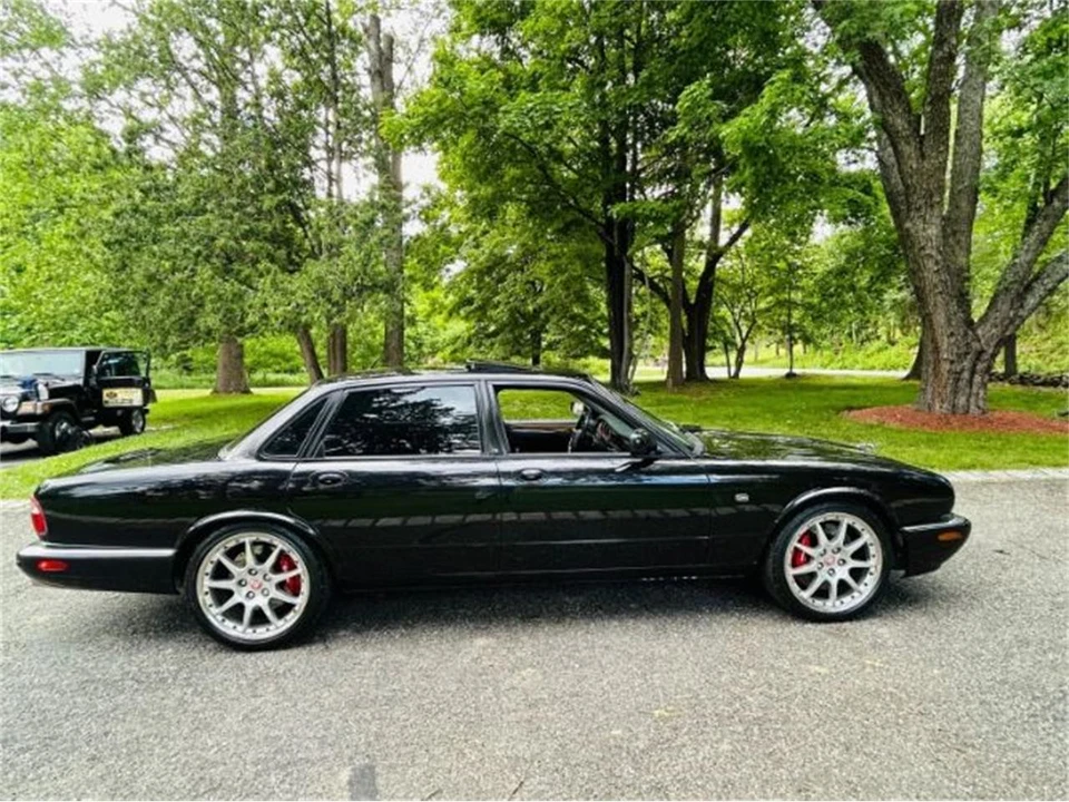 2002 Jaguar X308 XJR - Image 11 of 18