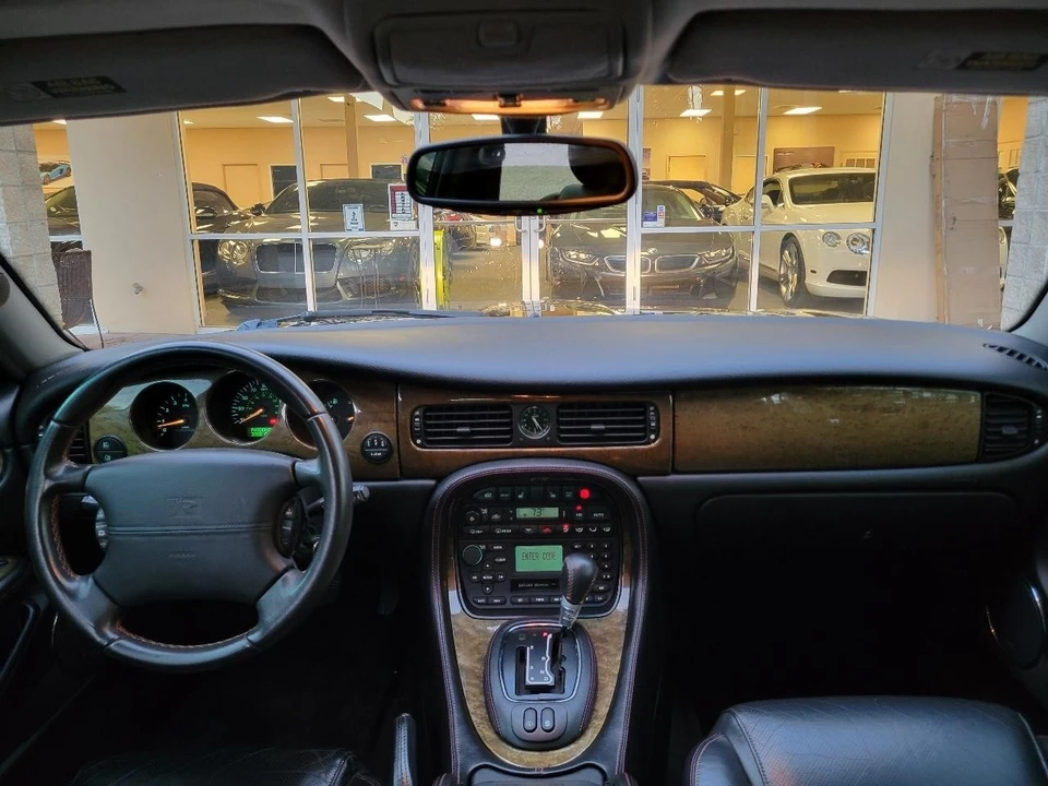 2002 Jaguar X308 XJR - Image 22 of 31