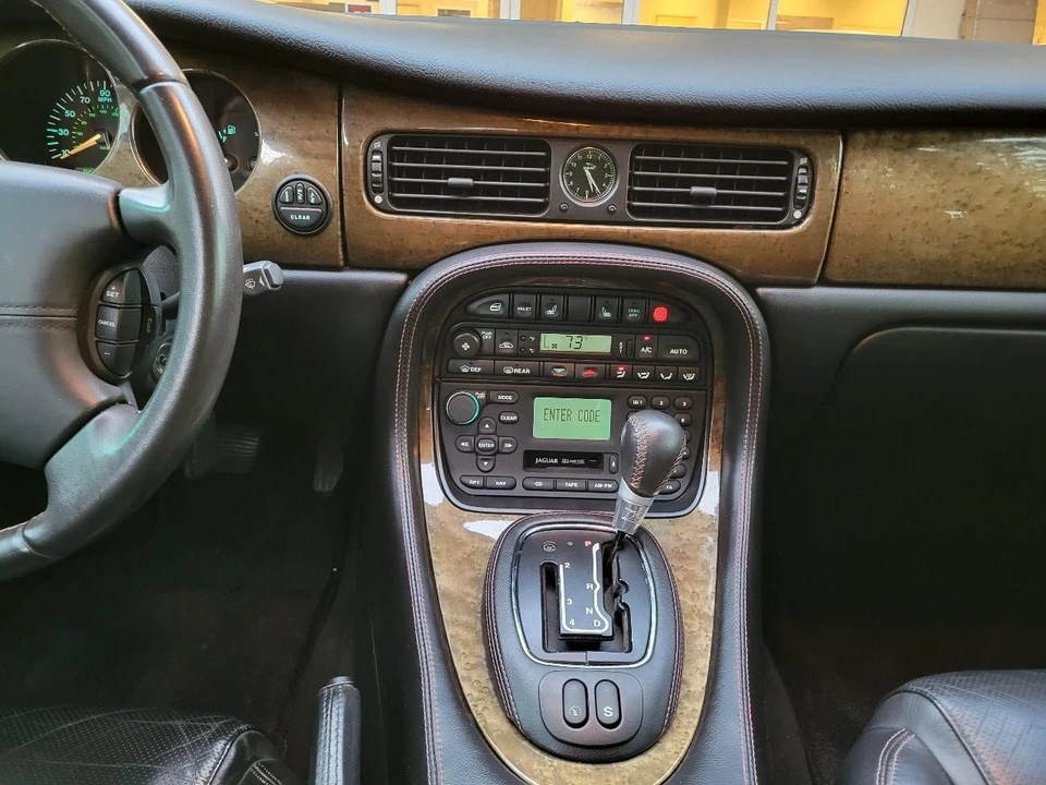 2002 Jaguar X308 XJR - Image 23 of 31