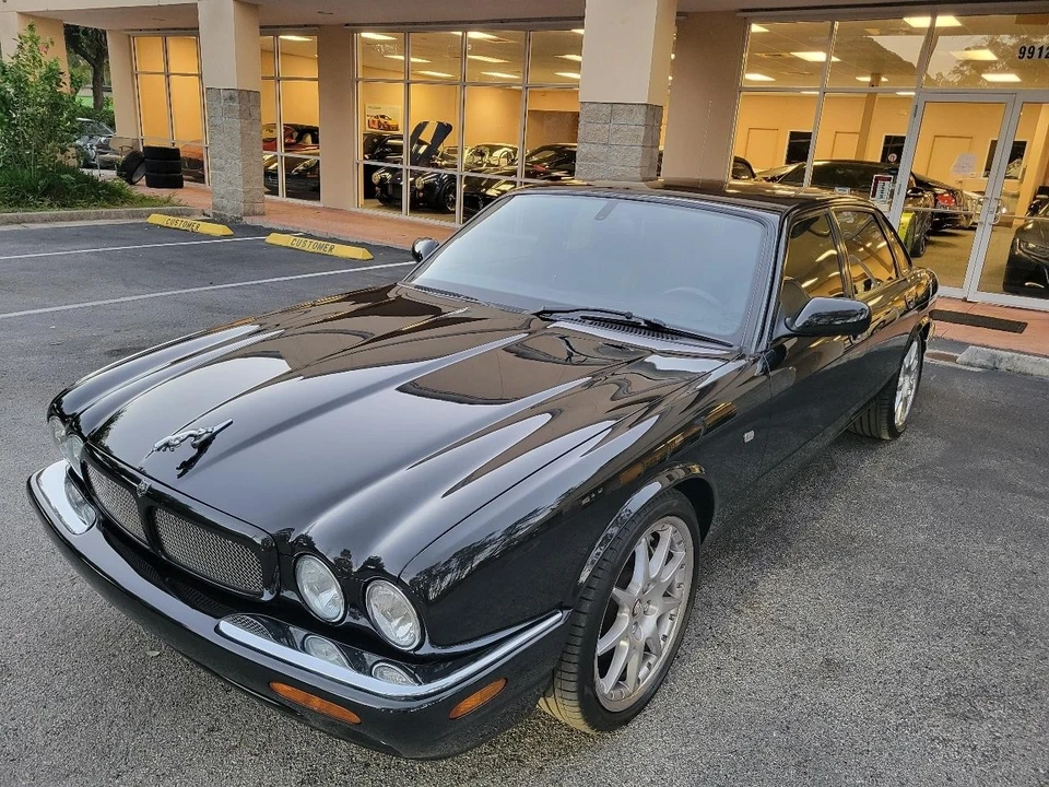 2002 Jaguar X308 XJR - Image 13 of 21