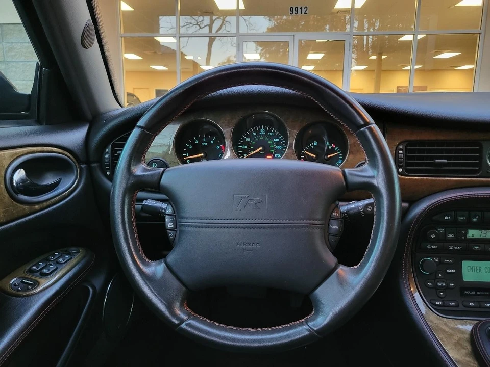 2002 Jaguar X308 XJR - Image 25 of 31