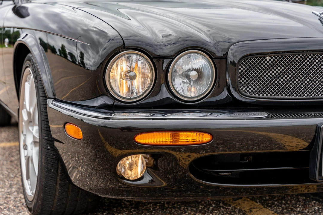 2002 Jaguar X308 XJR - Image 13 of 31