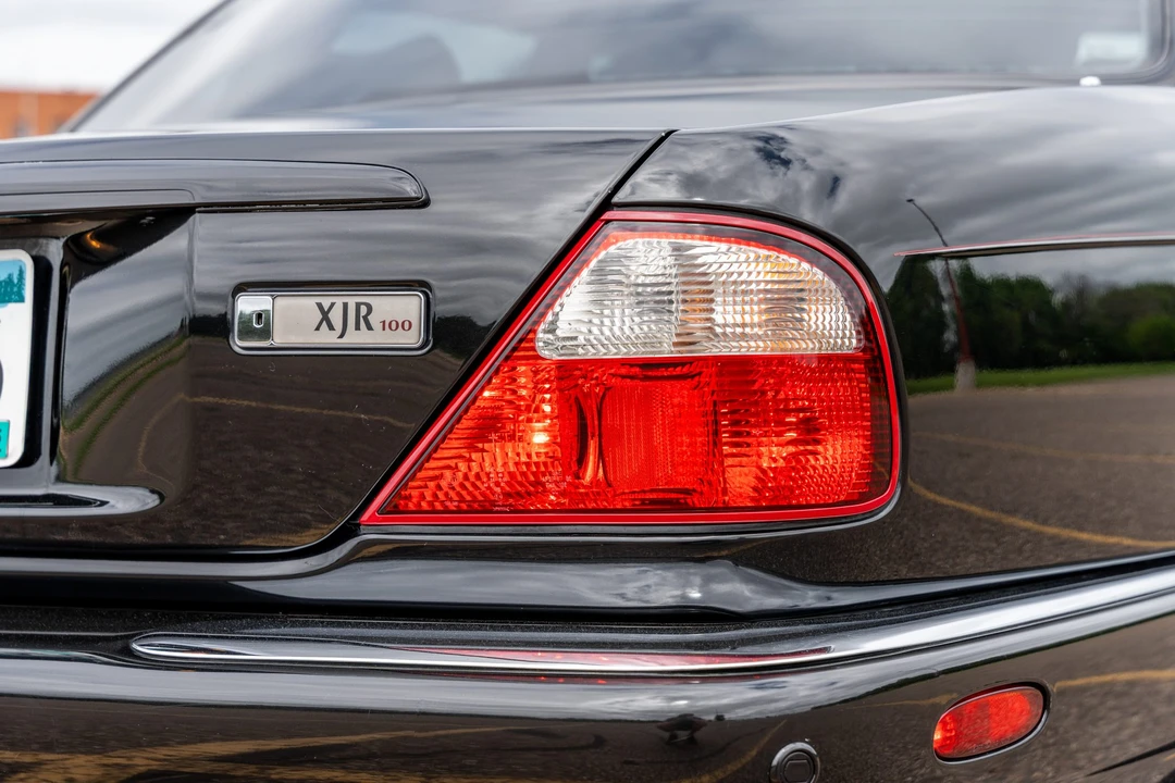 2002 Jaguar X308 XJR - Image 17 of 31