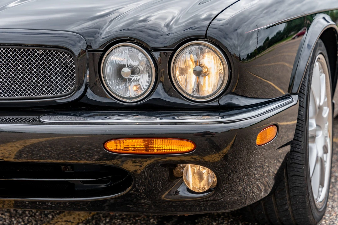2002 Jaguar X308 XJR - Image 14 of 31
