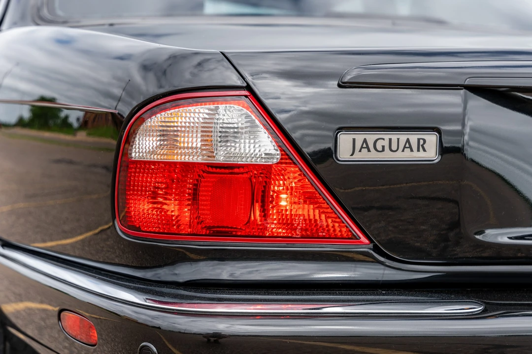2002 Jaguar X308 XJR - Image 16 of 31