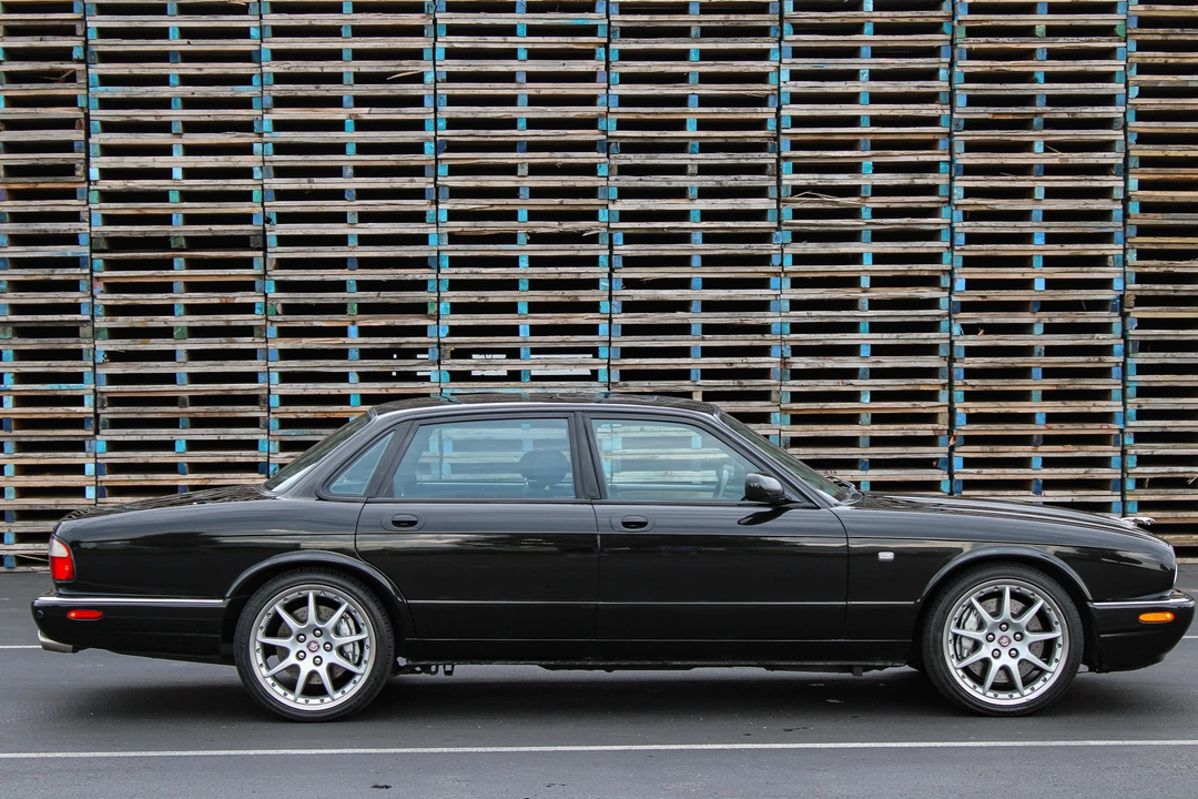 2002 Jaguar X308 XJR - Image 10 of 31
