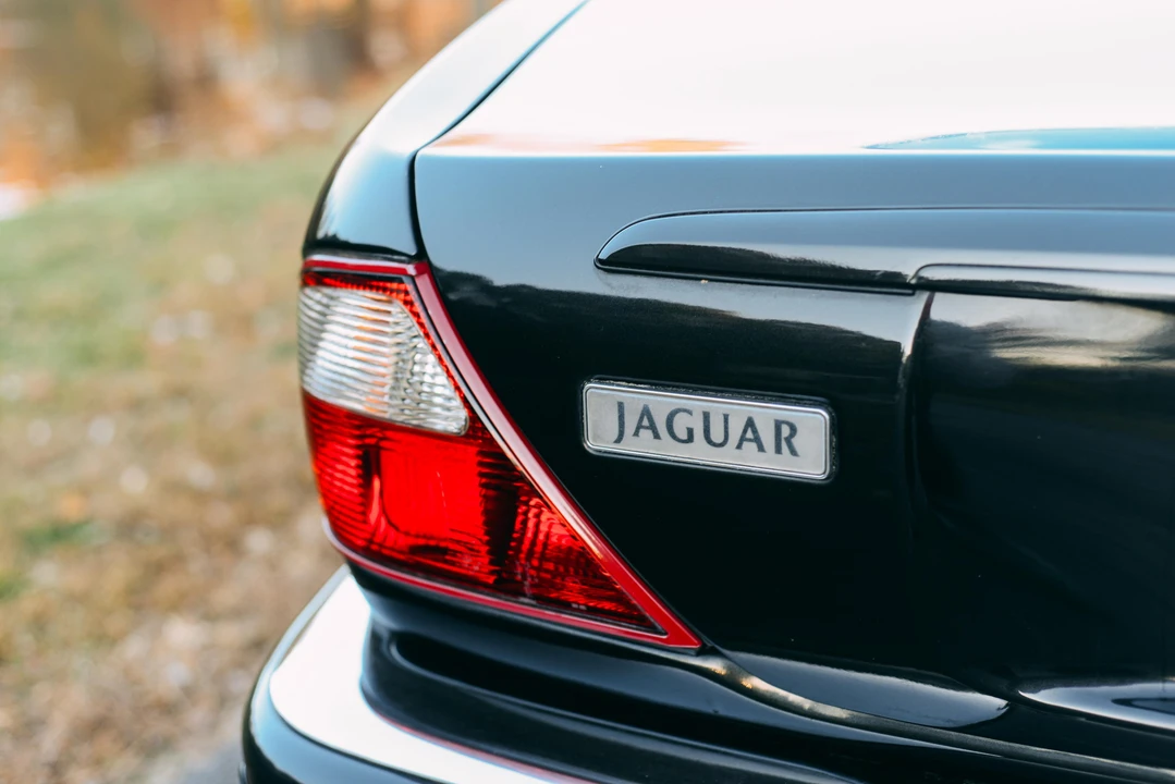 2002 Jaguar X308 XJR - Image 28 of 31