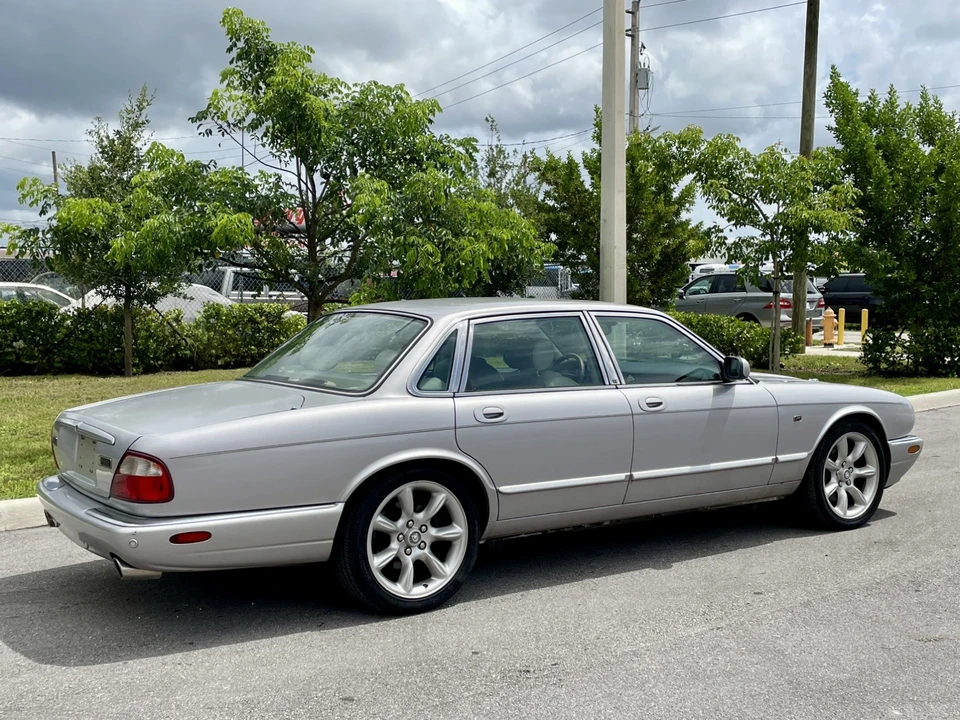 2002 Jaguar X308 XJR - Image 13 of 31