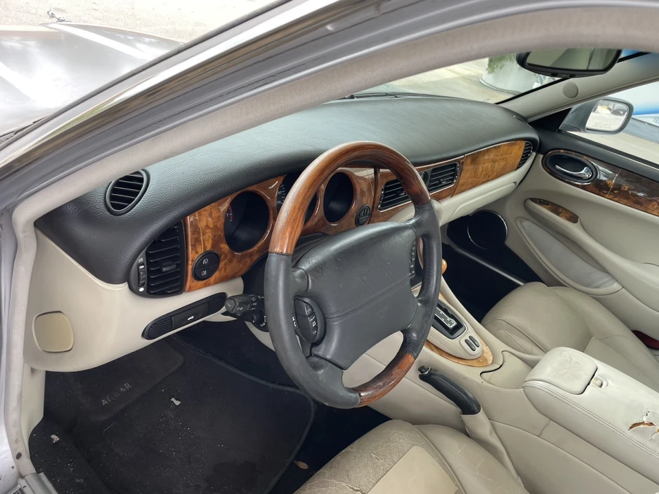 2002 Jaguar X308 XJR - Image 24 of 31