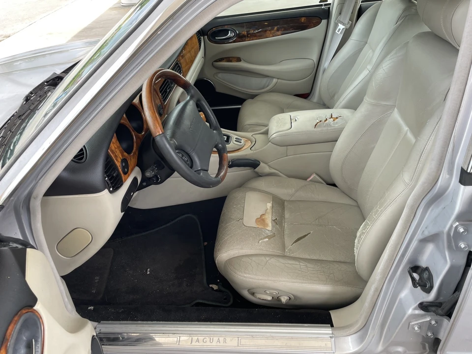 2002 Jaguar X308 XJR - Image 26 of 31