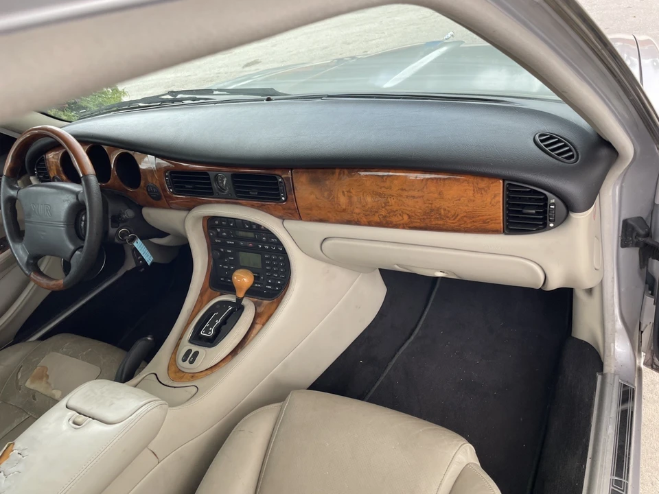 2002 Jaguar X308 XJR - Image 27 of 31