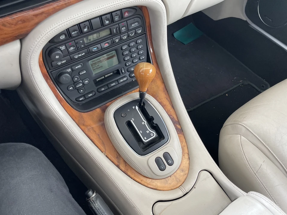 2002 Jaguar X308 XJR - Image 25 of 31