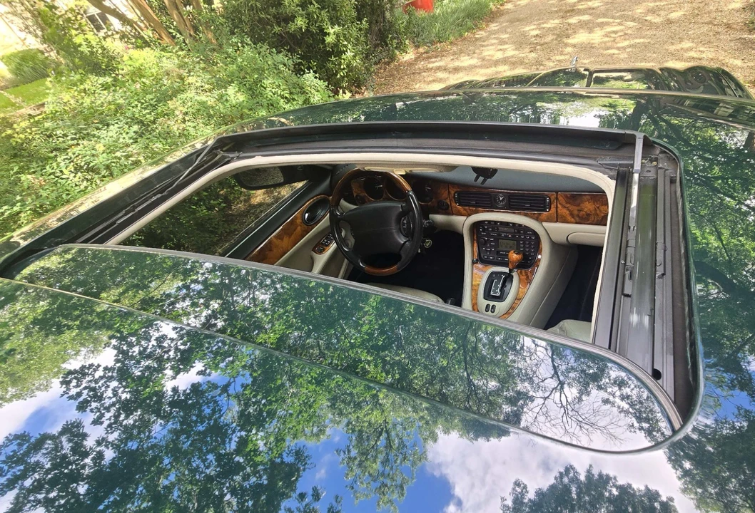 2002 Jaguar X308 XJR - Image 15 of 18