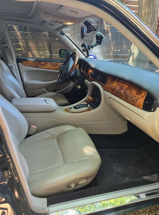 2002 Jaguar X308 XJR - Image 14 of 18
