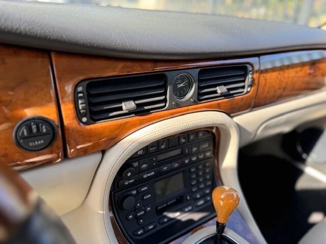 2002 Jaguar X308 XJR - Image 17 of 21
