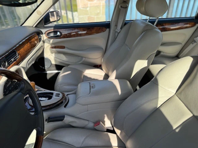 2002 Jaguar X308 XJR - Image 11 of 12
