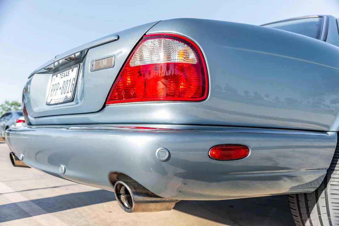2002 Jaguar X308 XJR - Image 24 of 31