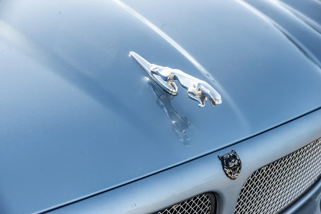 2002 Jaguar X308 XJR - Image 14 of 31