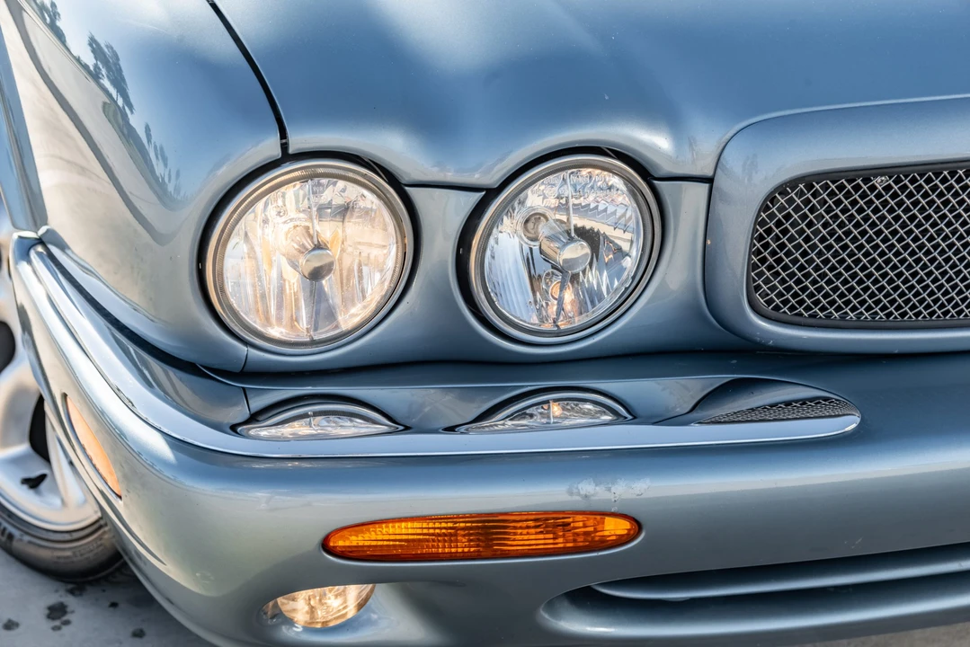2002 Jaguar X308 XJR - Image 17 of 31
