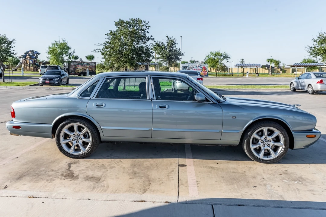 2002 Jaguar X308 XJR - Image 7 of 31
