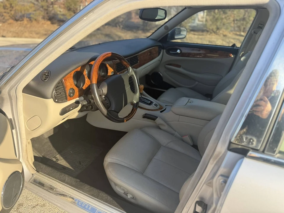 2002 Jaguar X308 XJR - Image 5 of 10
