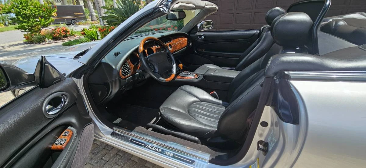 2002 Jaguar XK - Image 9 of 18
