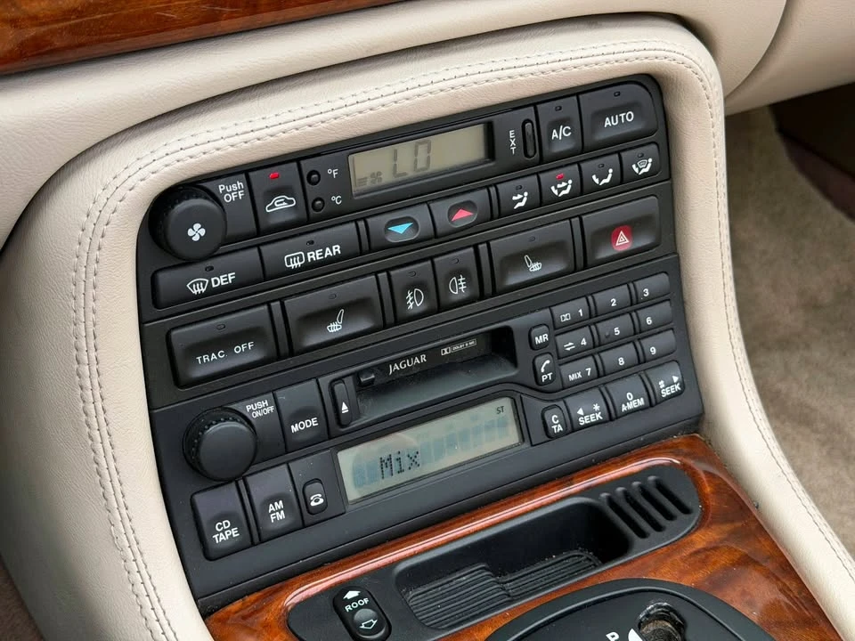 2002 Jaguar X100 XK8 - Image 14 of 18