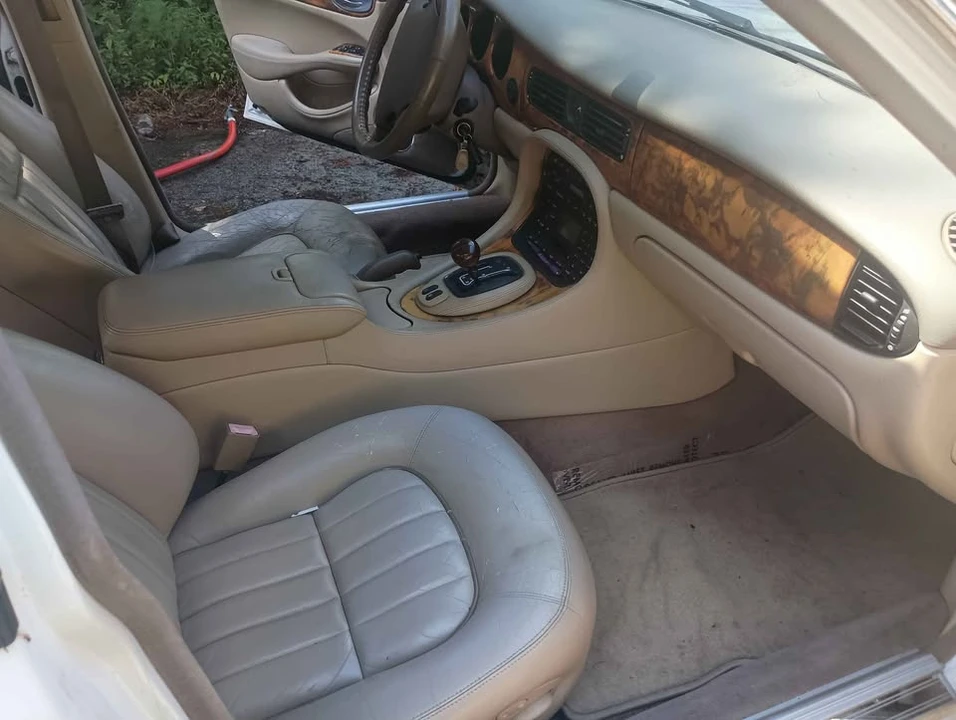 2002 Jaguar X100 XK8 - Image 9 of 14