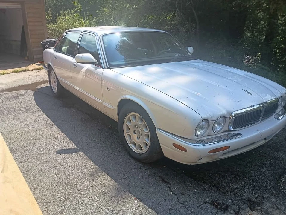 2002 Jaguar X100 XK8 - Image 5 of 14