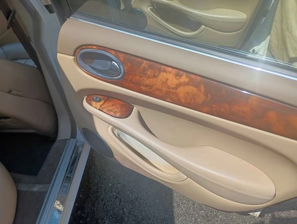 2002 Jaguar X100 XK8 - Image 10 of 14