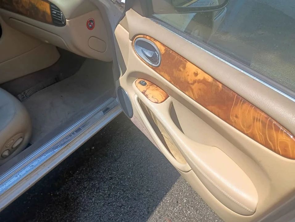 2002 Jaguar X100 XK8 - Image 8 of 14