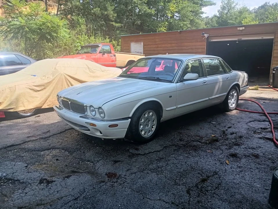 2002 Jaguar X100 XK8 - Image 6 of 14