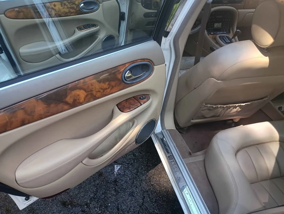 2002 Jaguar X100 XK8 - Image 7 of 14
