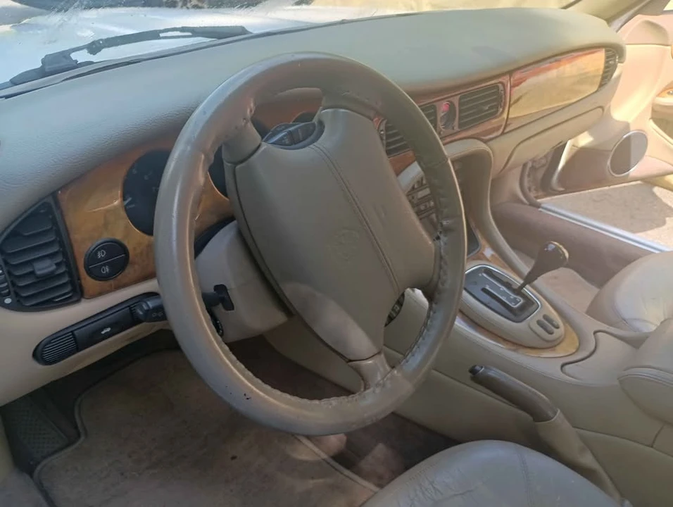 2002 Jaguar X100 XK8 - Image 13 of 14