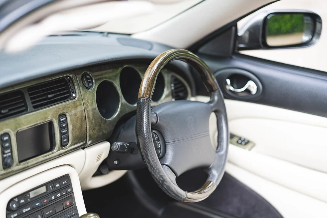 2002 Jaguar X100 XK8 - Image 19 of 30