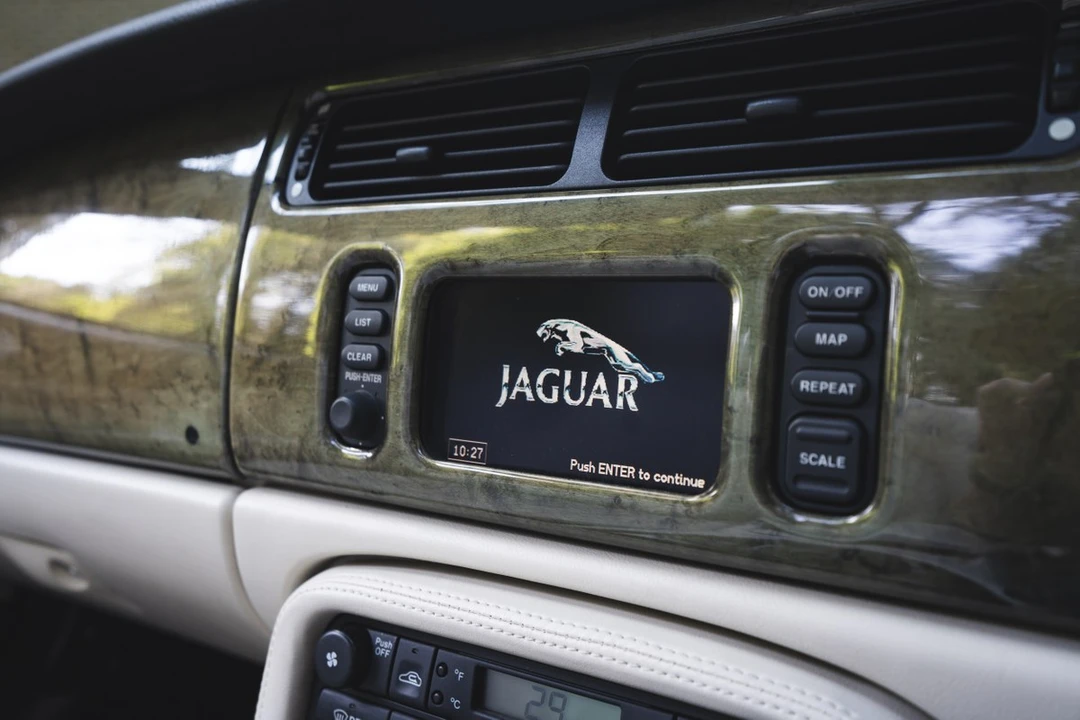 2002 Jaguar X100 XK8 - Image 25 of 30