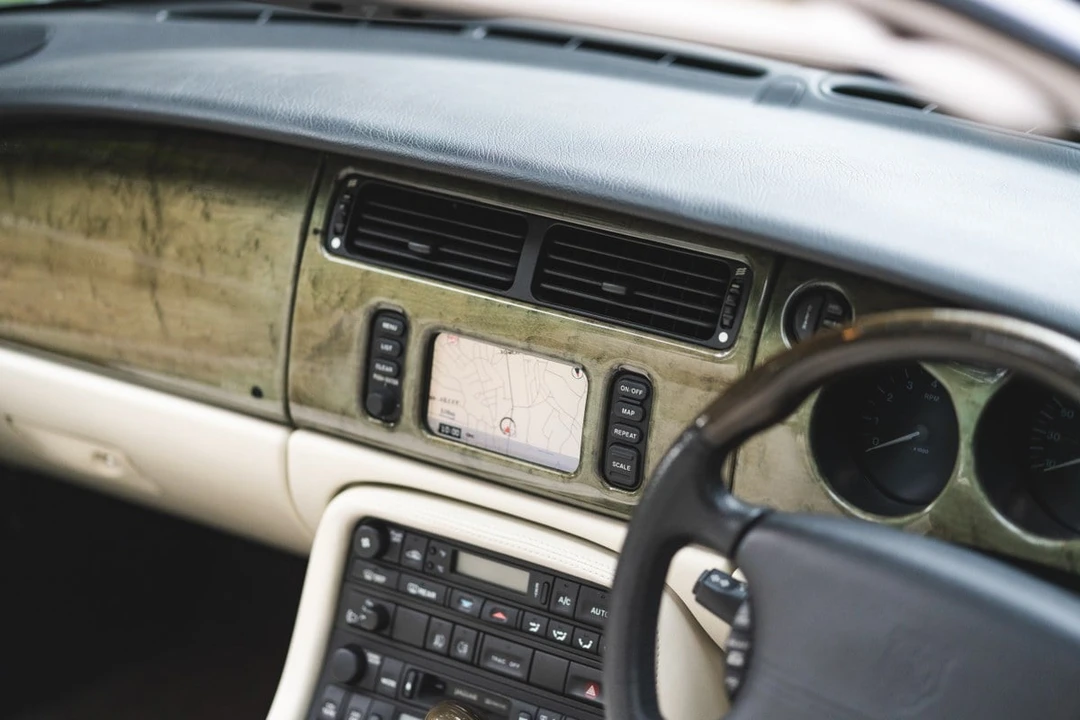 2002 Jaguar X100 XK8 - Image 27 of 30