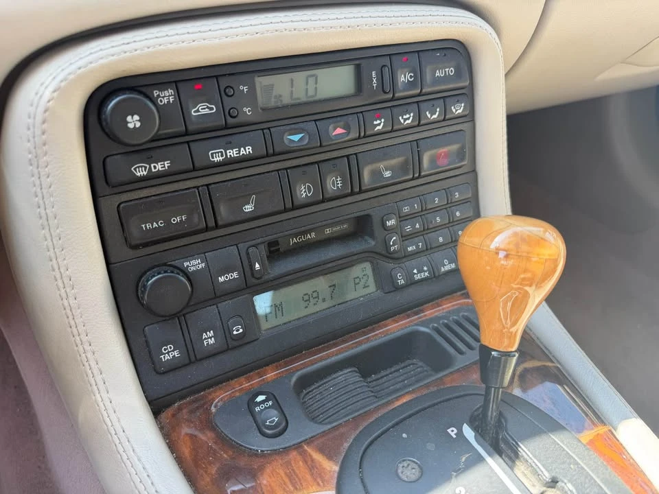 2002 Jaguar X100 XK8 - Image 14 of 20