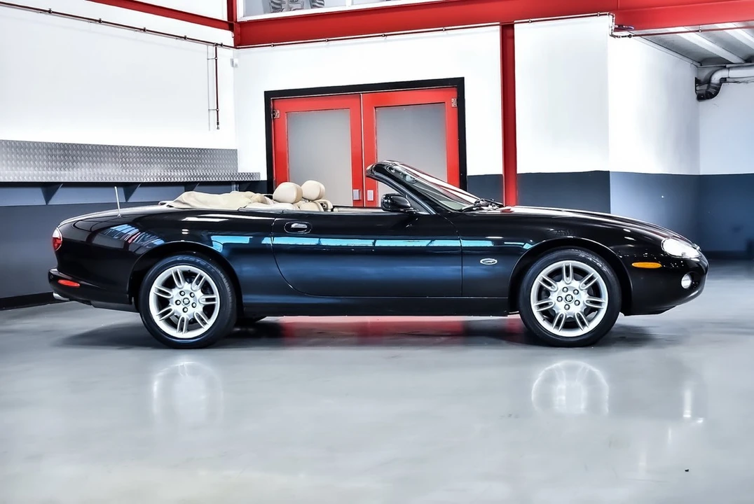2002 Jaguar X100 XK8 - Image 16 of 30