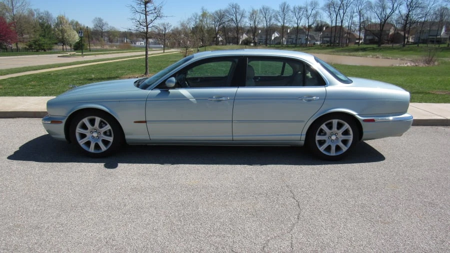2002 Jaguar X100 XK8 - Image 2 of 9