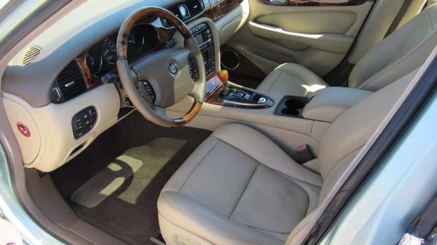 2002 Jaguar X100 XK8 - Image 4 of 9