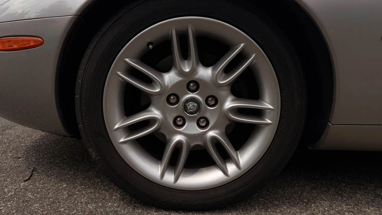 2002 Jaguar X100 XK8 - Image 17 of 20