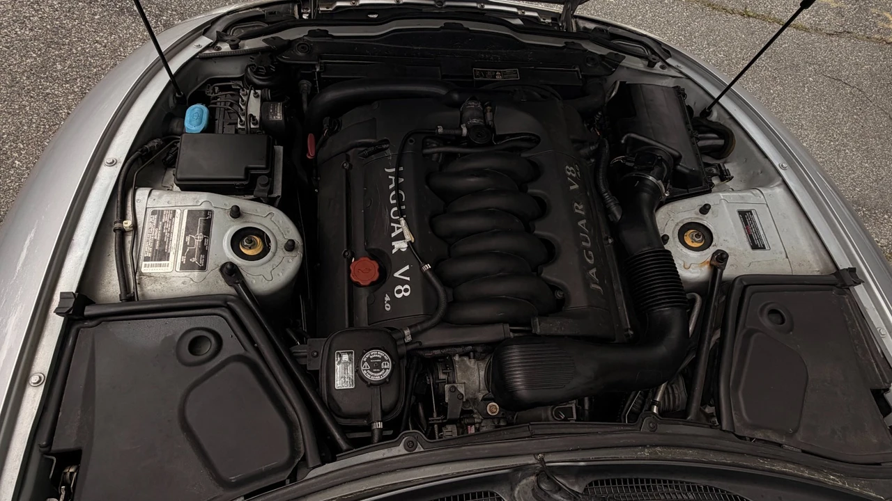 2002 Jaguar X100 XK8 - Image 15 of 20