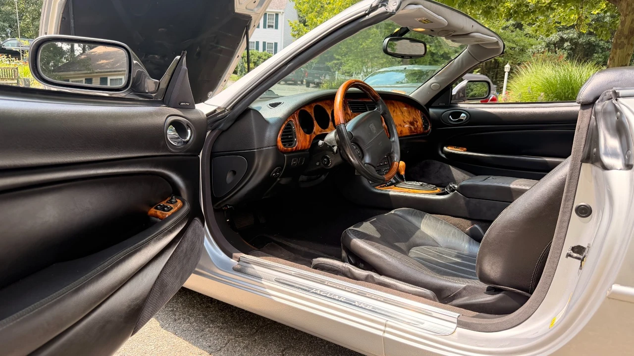 2002 Jaguar X100 XK8 - Image 19 of 20
