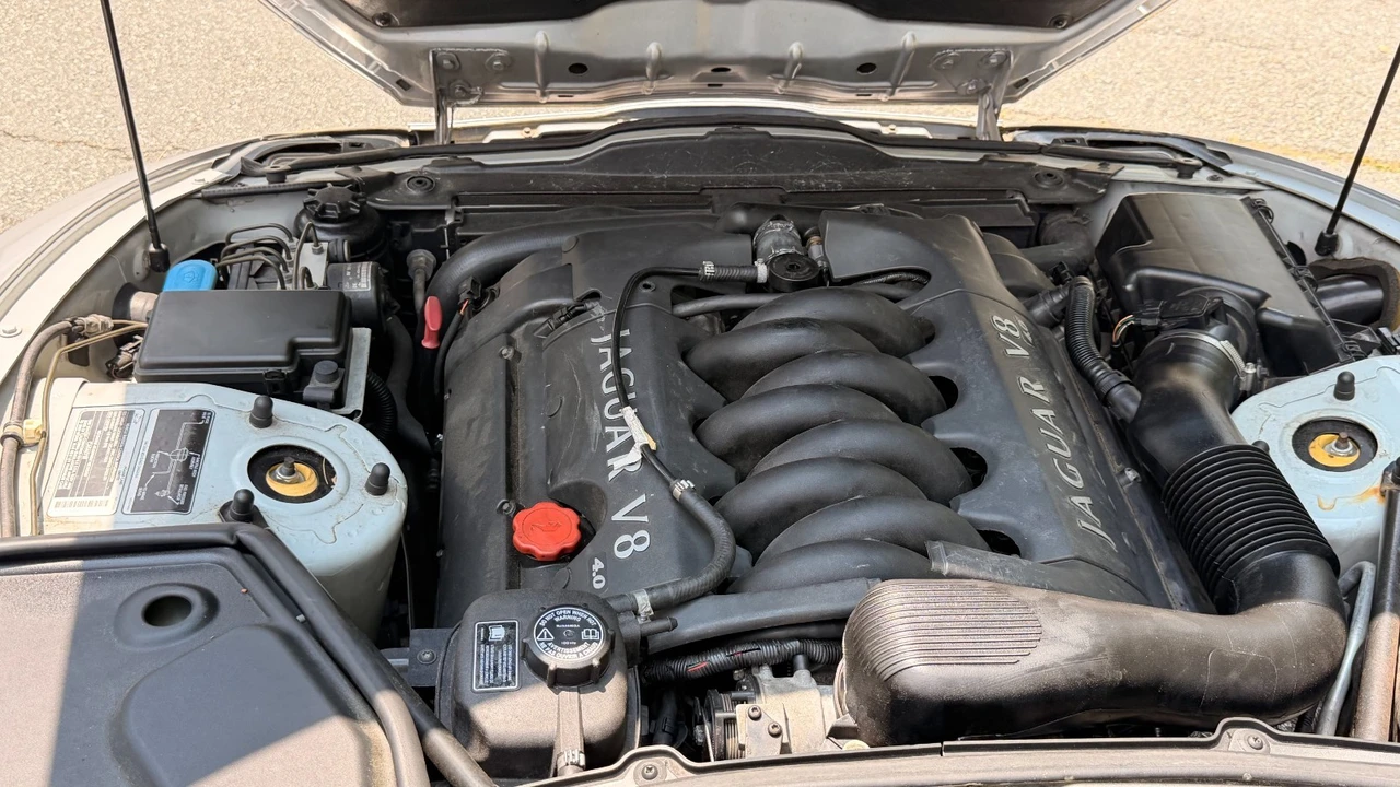 2002 Jaguar X100 XK8 - Image 16 of 20